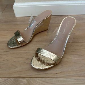 NWB BCBGeneration Pina Vinyl Gold Wedge Sandal 8.5